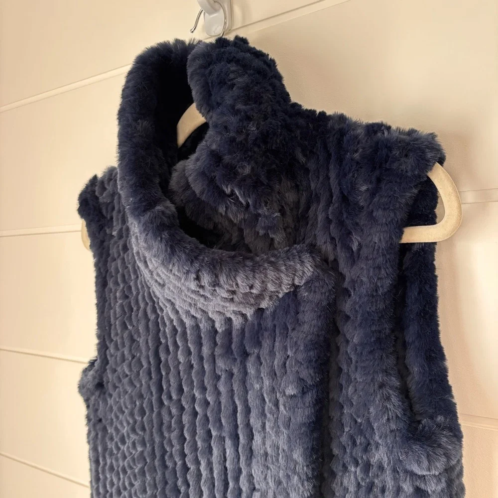 Dolce Cabo los angelos Women's Blue Faux Fur Sweater Vest Size Medium - Picture 7 of 17